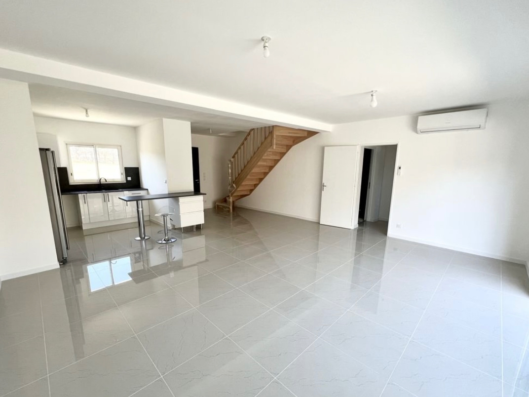 Photo Maison 4 pièces 110 m2 avec garage image 2/5