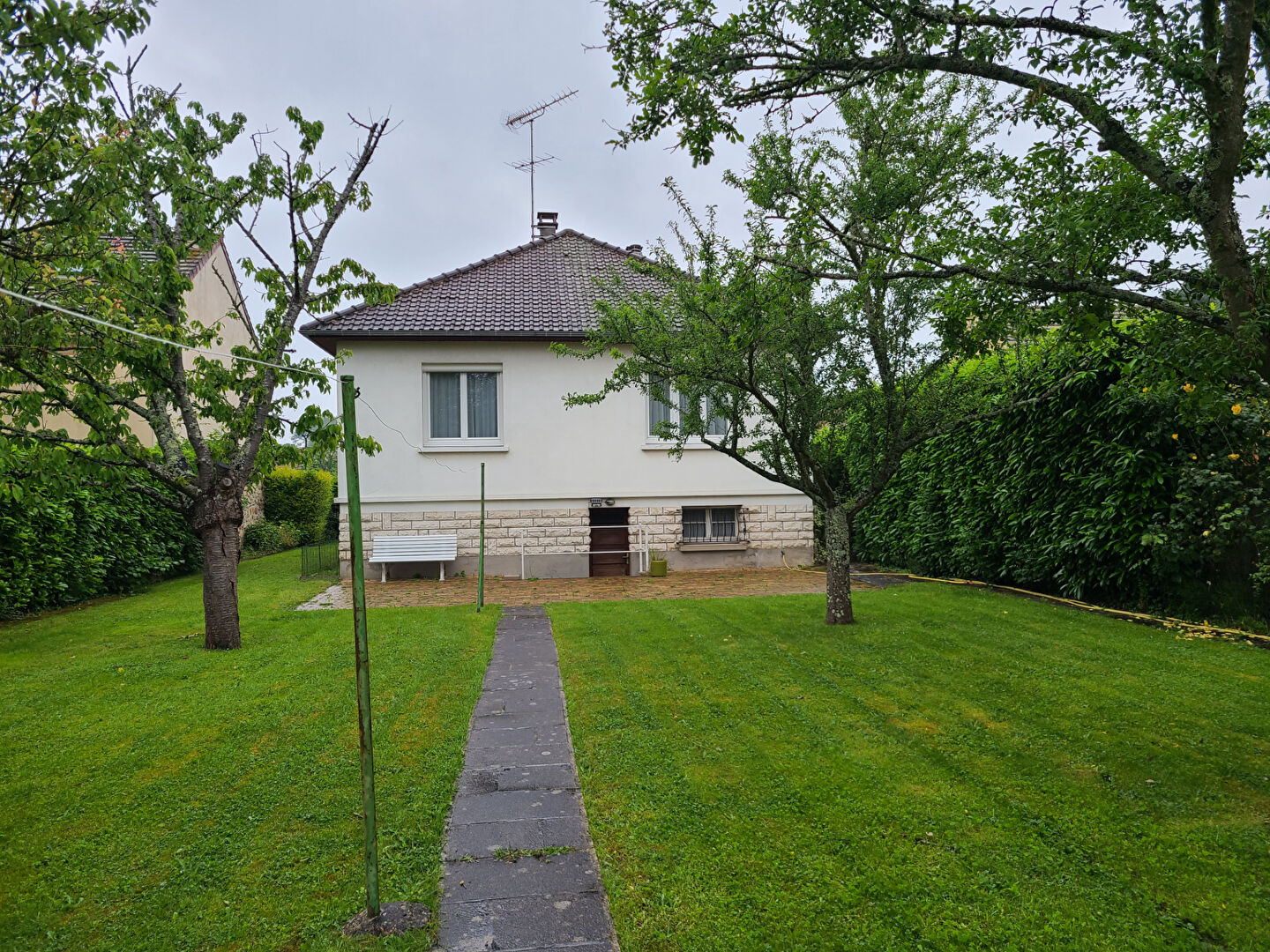 Photo Maison individuelle sur un grand terrain  de 685 M2 image 1/6