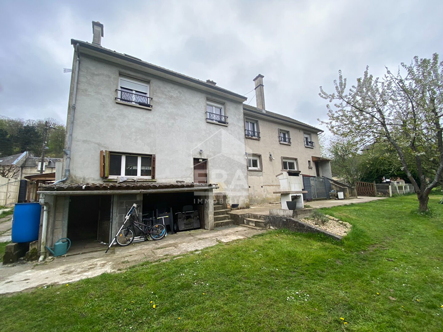 Photo A Prémontré, Maison 7 chambres 193 M2 image 1/6