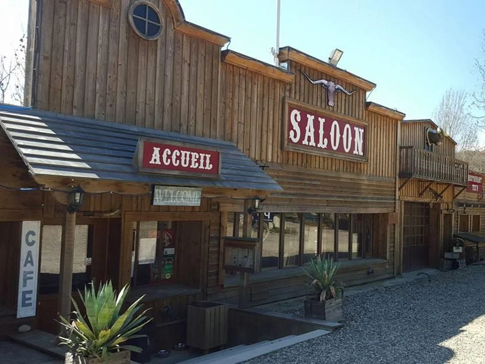 Photo Cessieres Suzy  camping 70 000 m2 image 1/6