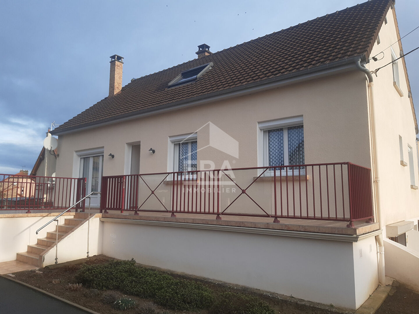 Maison Charmes 7 pièce(s) 117 m2 - 5 chambres
