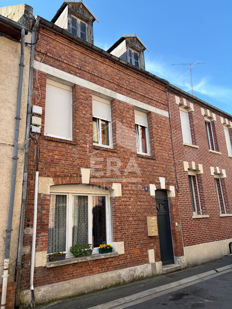 IMMEUBLE DE RAPPORT , SITUÉ EN CENTRE VILLE