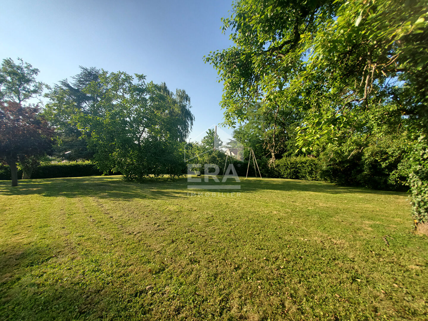 A VENDRE Terrain les-Granges-le-Roi 853 m2