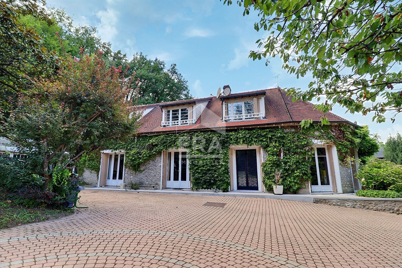 Maison Saint Cyr La Riviere 7 pièce(s) 250 m2 à vendre