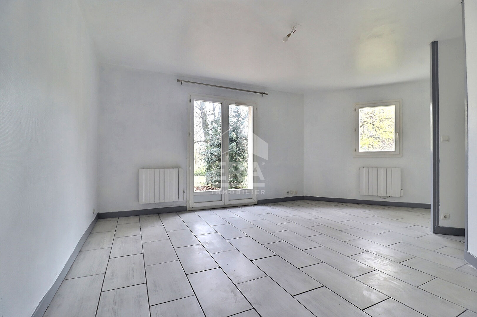 Photo STUDIO QUARTIER SAINT MARTIN AVEC JARDIN ET PLACE DE PARKING image 1/4