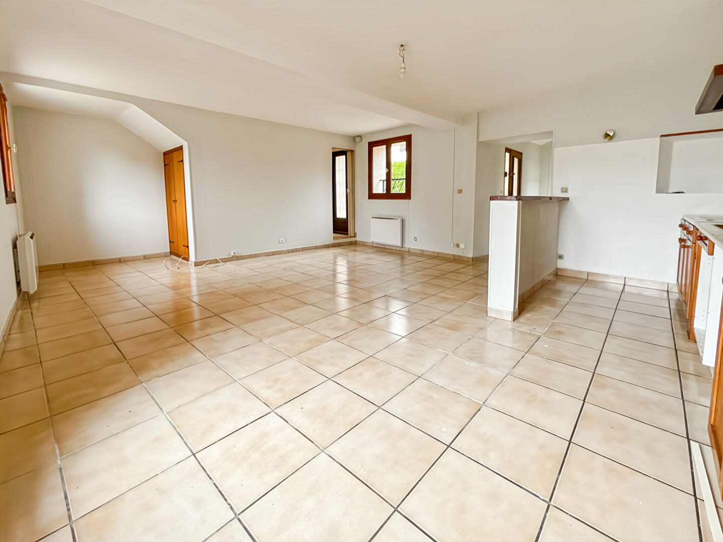 Photo EXCLUSIVITÉ - Maison en pierre avec box et parking à Dammarie-les-Lys image 4/6