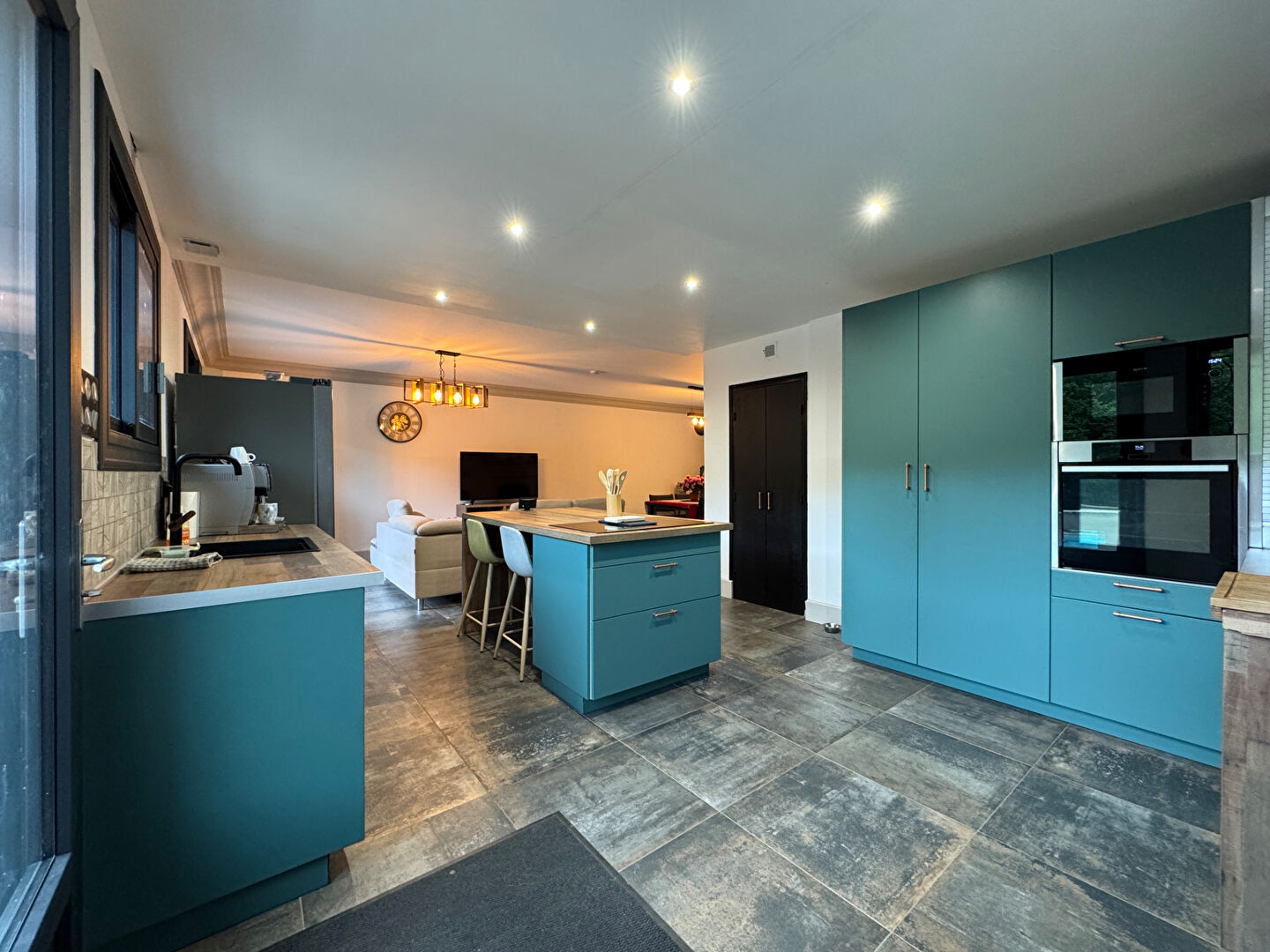 Photo A vendre, à 10 min de la zone commerciale de Marsac (24430), belle maison type 6 rénovée avec piscine & jardin arboré image 5/6