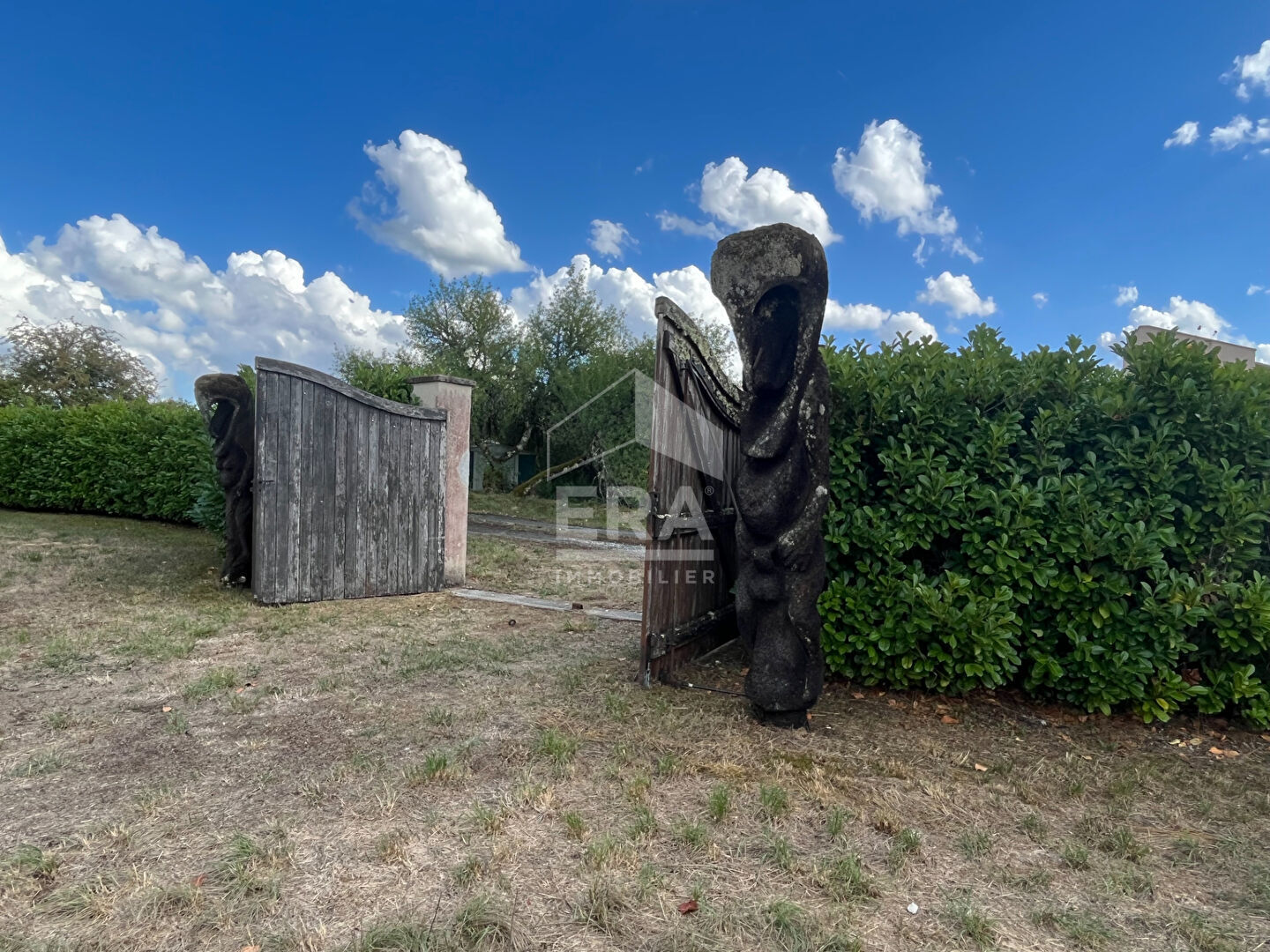 Photo A VENDRE Côté Est maison à la campagne à rénover de type 7 avec studio image 3/6