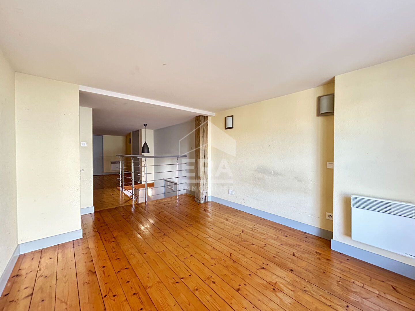 A vendre à PERIGUEUX appartement duplex d'environ 48 m²  vendu loué.