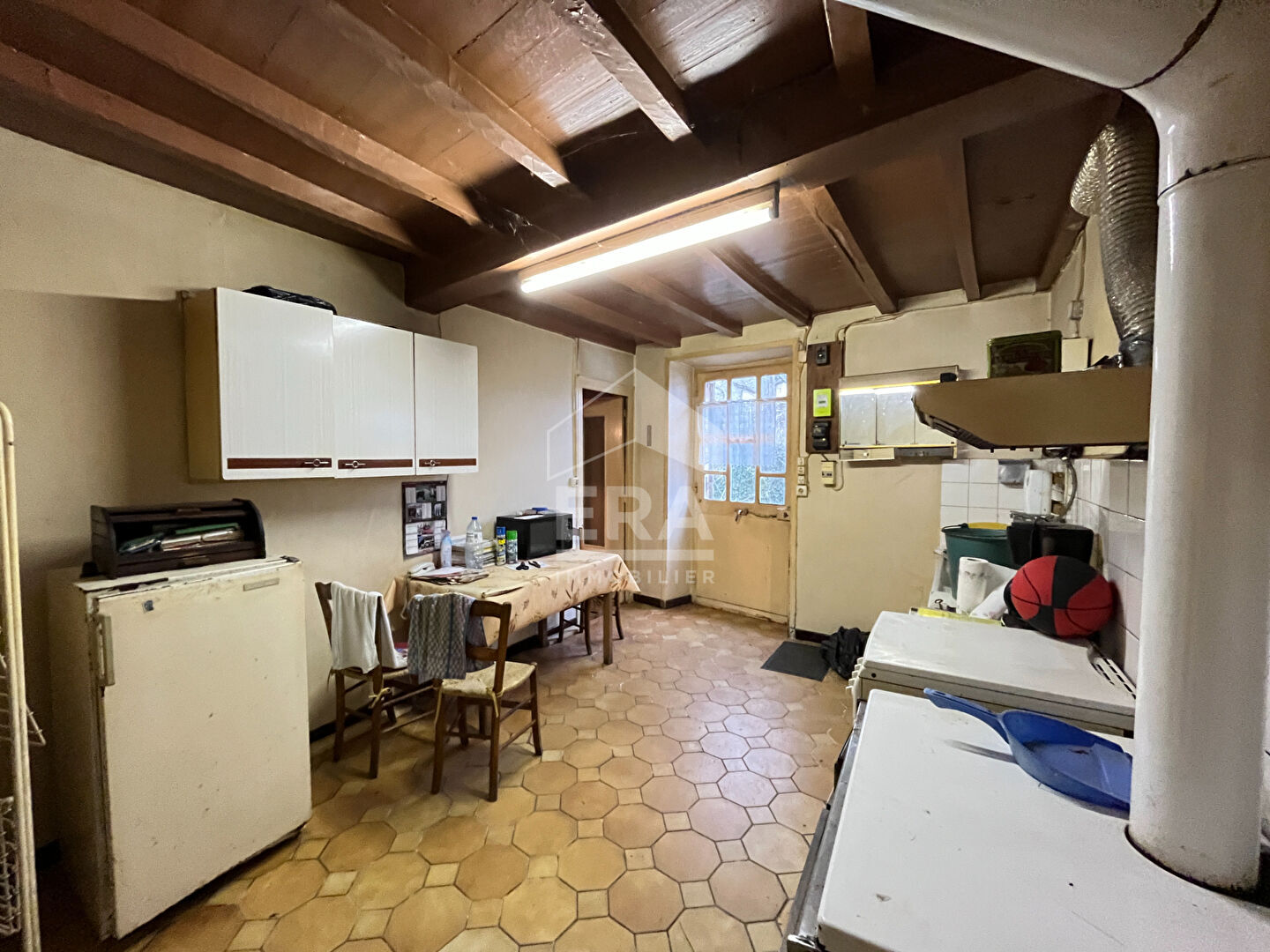 Photo À Vendre : Maison en Pierre à Rénover avec Deux Granges et 2000 m2 de terrain constructible image 2/6