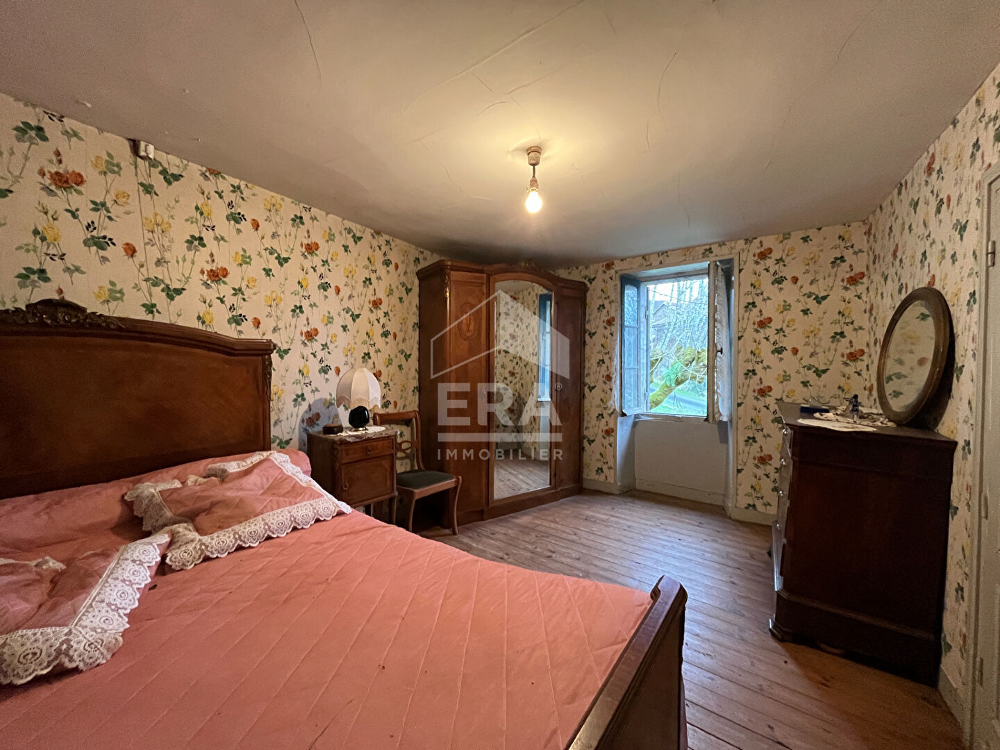 Photo À Vendre : Maison en Pierre à Rénover avec Deux Granges et 2000 m2 de terrain constructible image 5/6