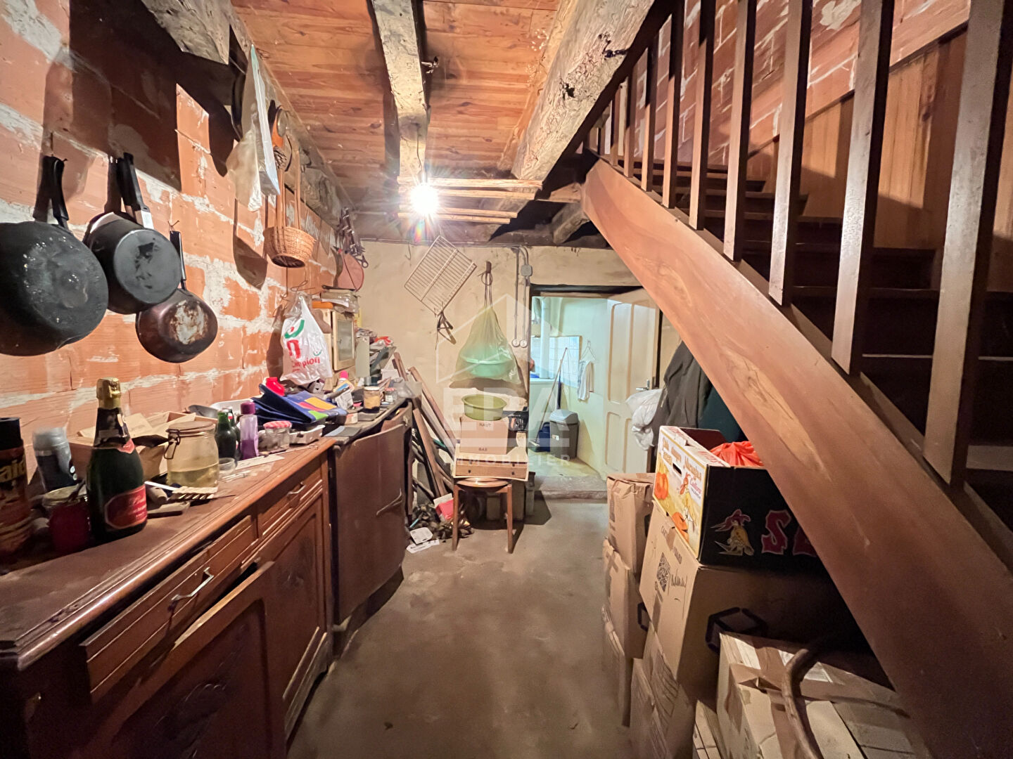 Photo À Vendre : Maison en Pierre à Rénover avec Deux Granges et 2000 m2 de terrain constructible image 6/6