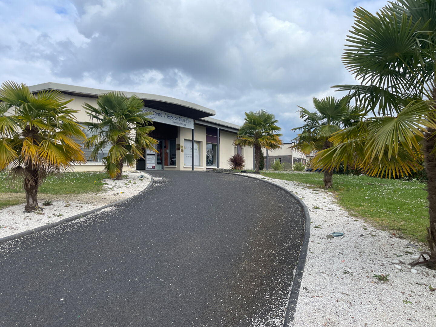 À vendre local professionnel sur la commune de Champcevinel