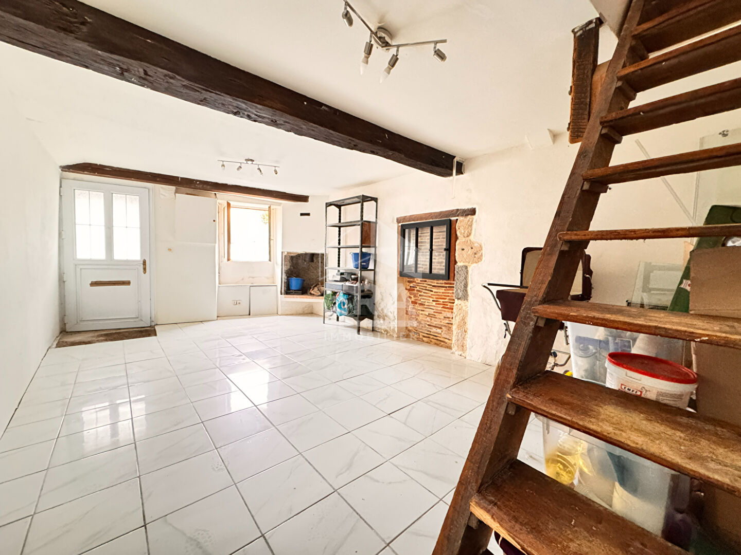 Photo A VENDRE MAISON DE BOURG DE TYPE 4 A FINIR DE RESTAURER. image 2/6