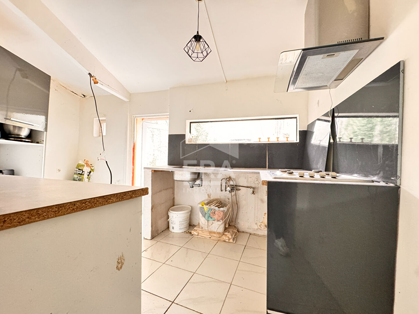 Photo A VENDRE MAISON DE BOURG DE TYPE 4 A FINIR DE RESTAURER. image 3/6