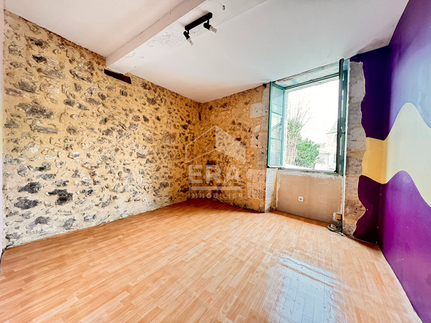 Photo A VENDRE MAISON DE BOURG DE TYPE 4 A FINIR DE RESTAURER. image 6/6