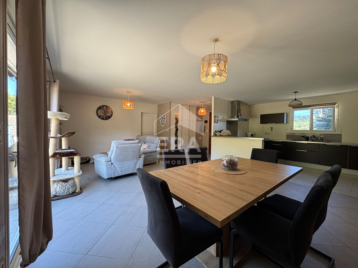 A vendre, à 15 min de Périgueux (24000), charmante VILLA  T.4. de Plain Pied en parfait état