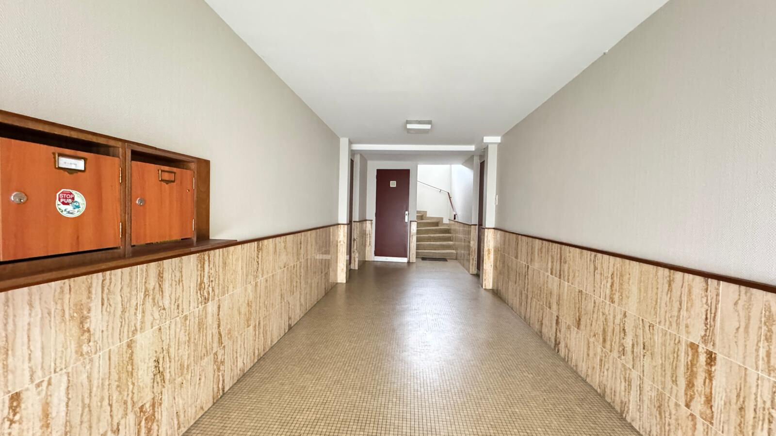 Photo A vendre, Immeuble de rapport à Perigueux avec 2 plateaux (150 m2 chacun) et 4 garages image 2/6