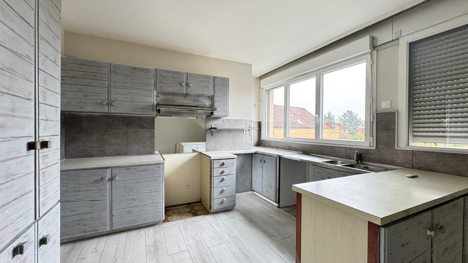 Photo A vendre, Immeuble de rapport à Perigueux avec 2 plateaux (150 m2 chacun) et 4 garages image 5/6