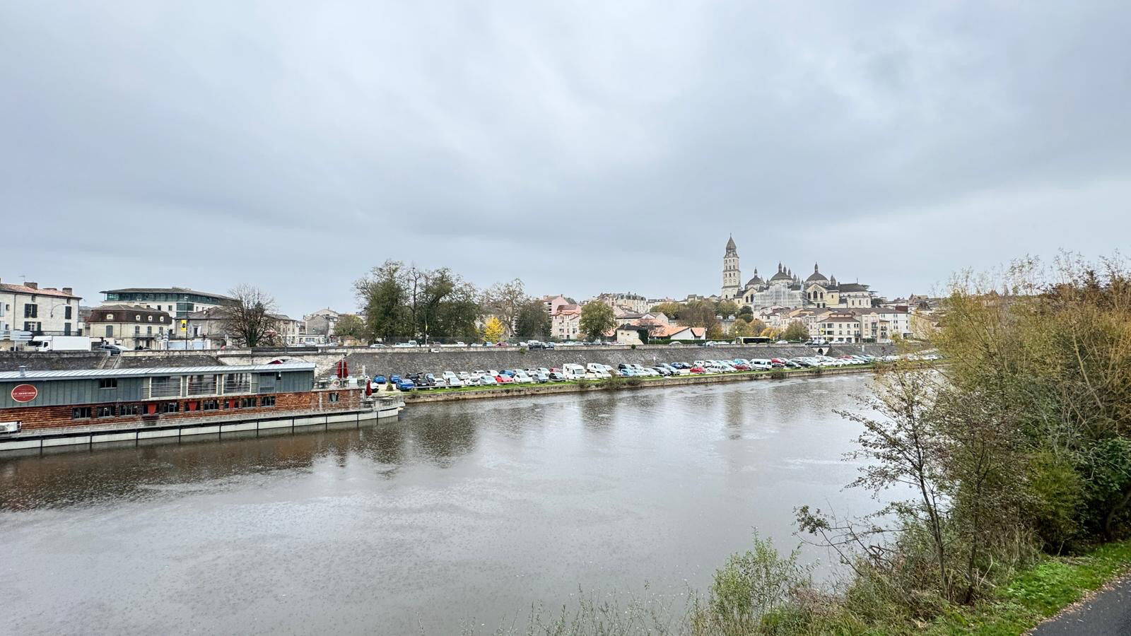 Photo A vendre, Immeuble de rapport à Perigueux avec 2 plateaux (150 m2 chacun) et 4 garages image 6/6