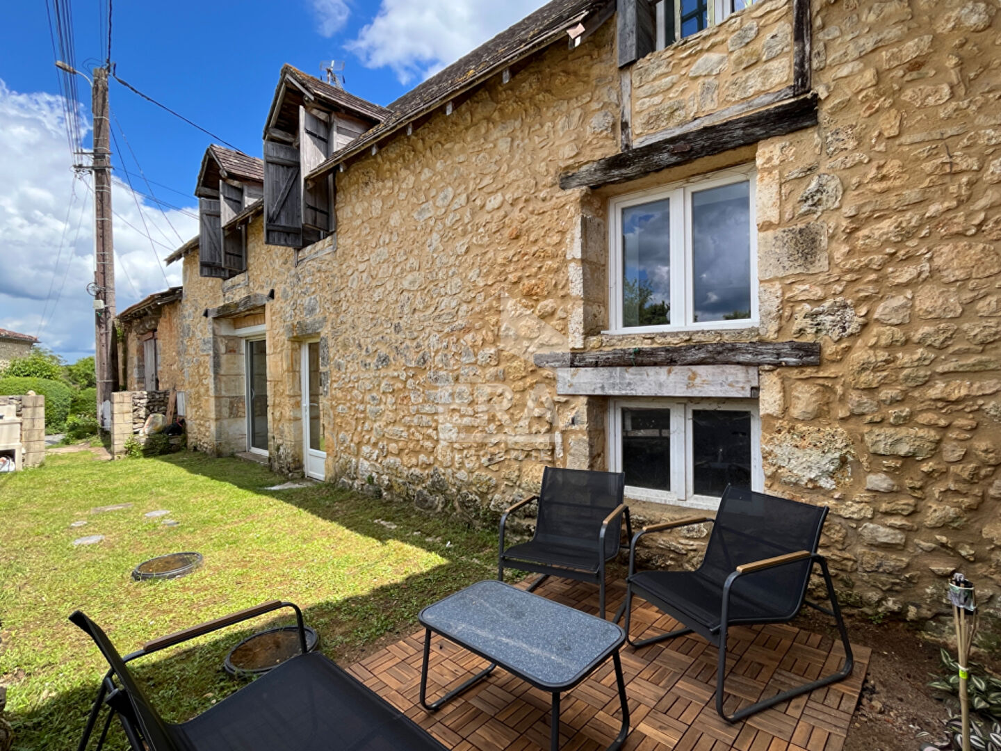 A vendre maison en pierre à Sarliac Sur L Isle 24420