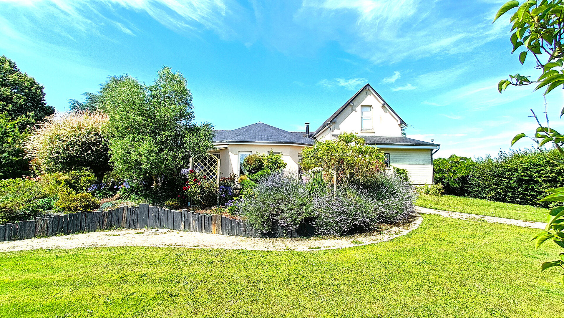 Maison - 7 pièces - Bonchamp-lès-laval