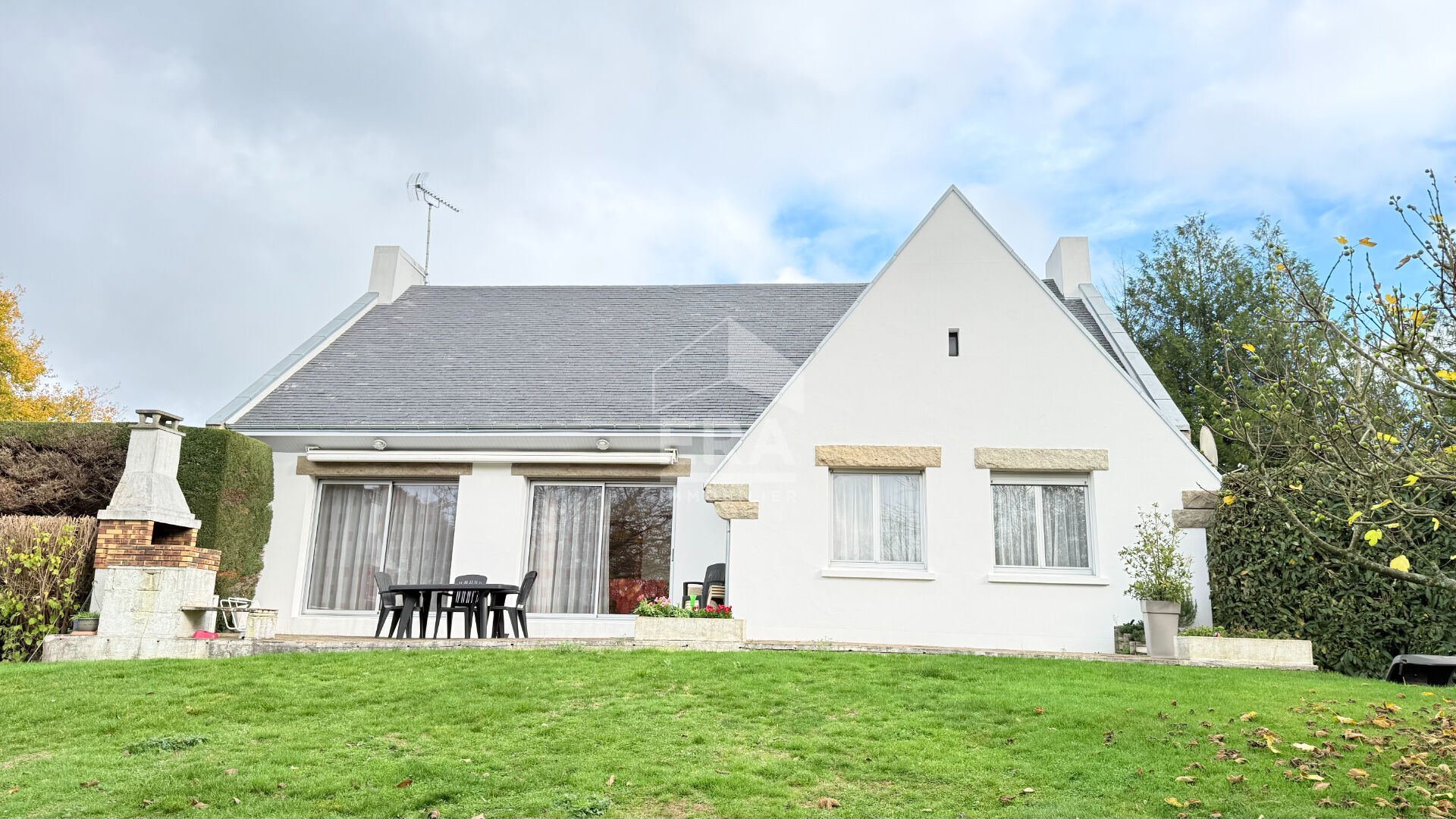 Photo Maison Saint BERTHEVIN 8 pièce(s) 170 m2 image 1/6