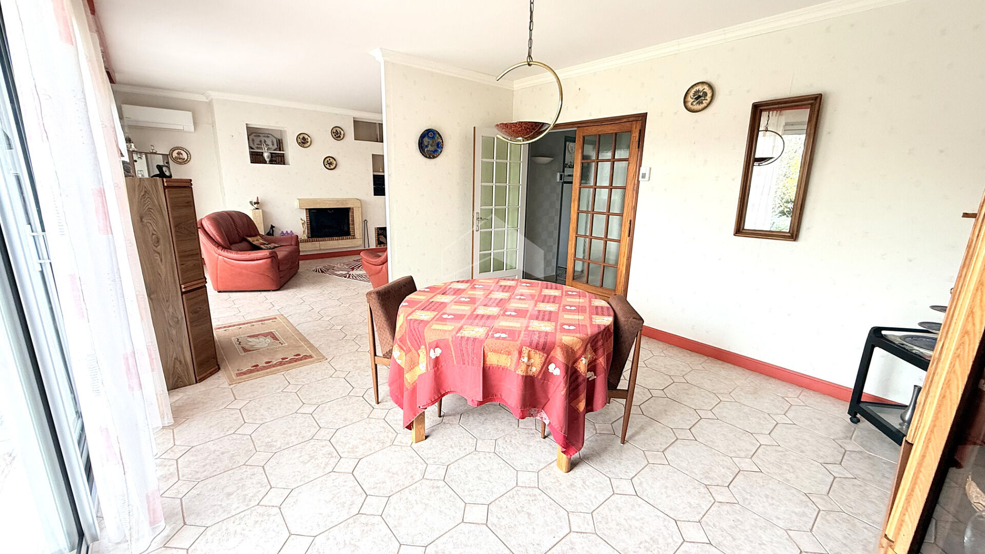 Photo Maison Saint BERTHEVIN 8 pièce(s) 170 m2 image 3/6