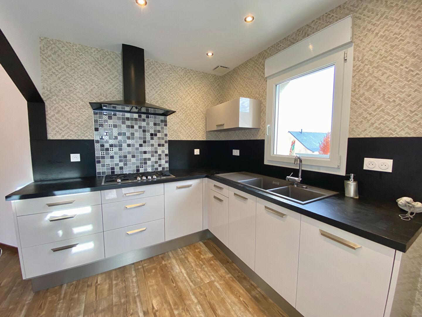 Photo PAVILLON HUISSERIE image 3/6