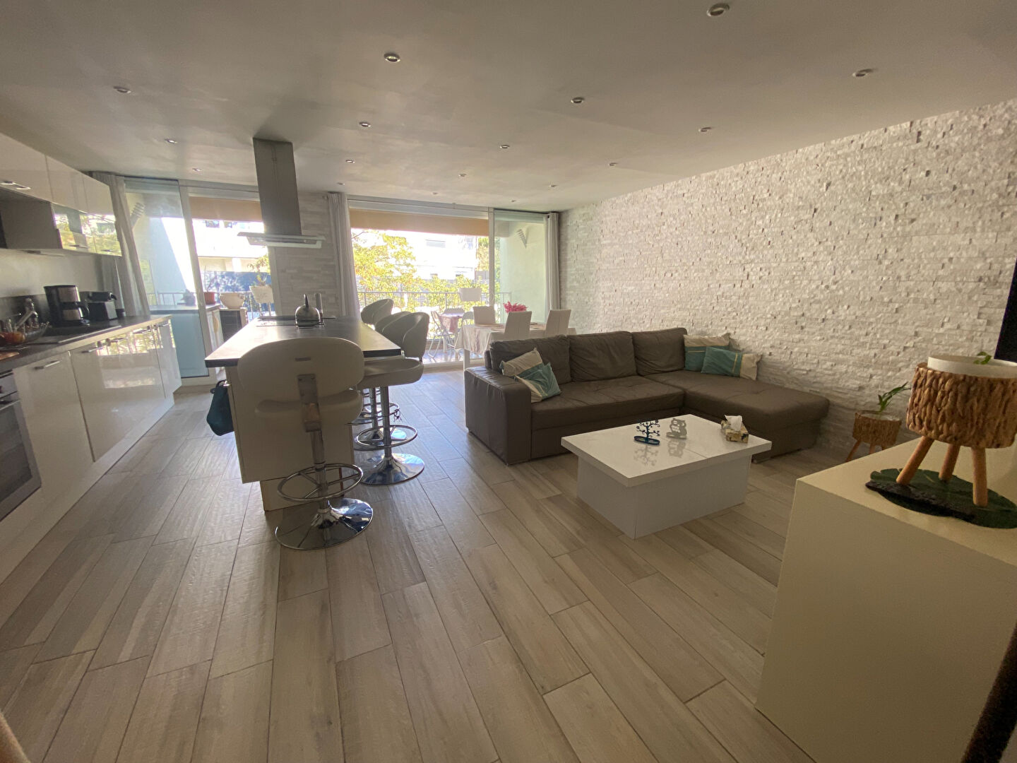 Appartement Marseille 4 pièces 85 m2 13012, Les 3 Lucs, dernier étage. Climatisation, porte blindée.