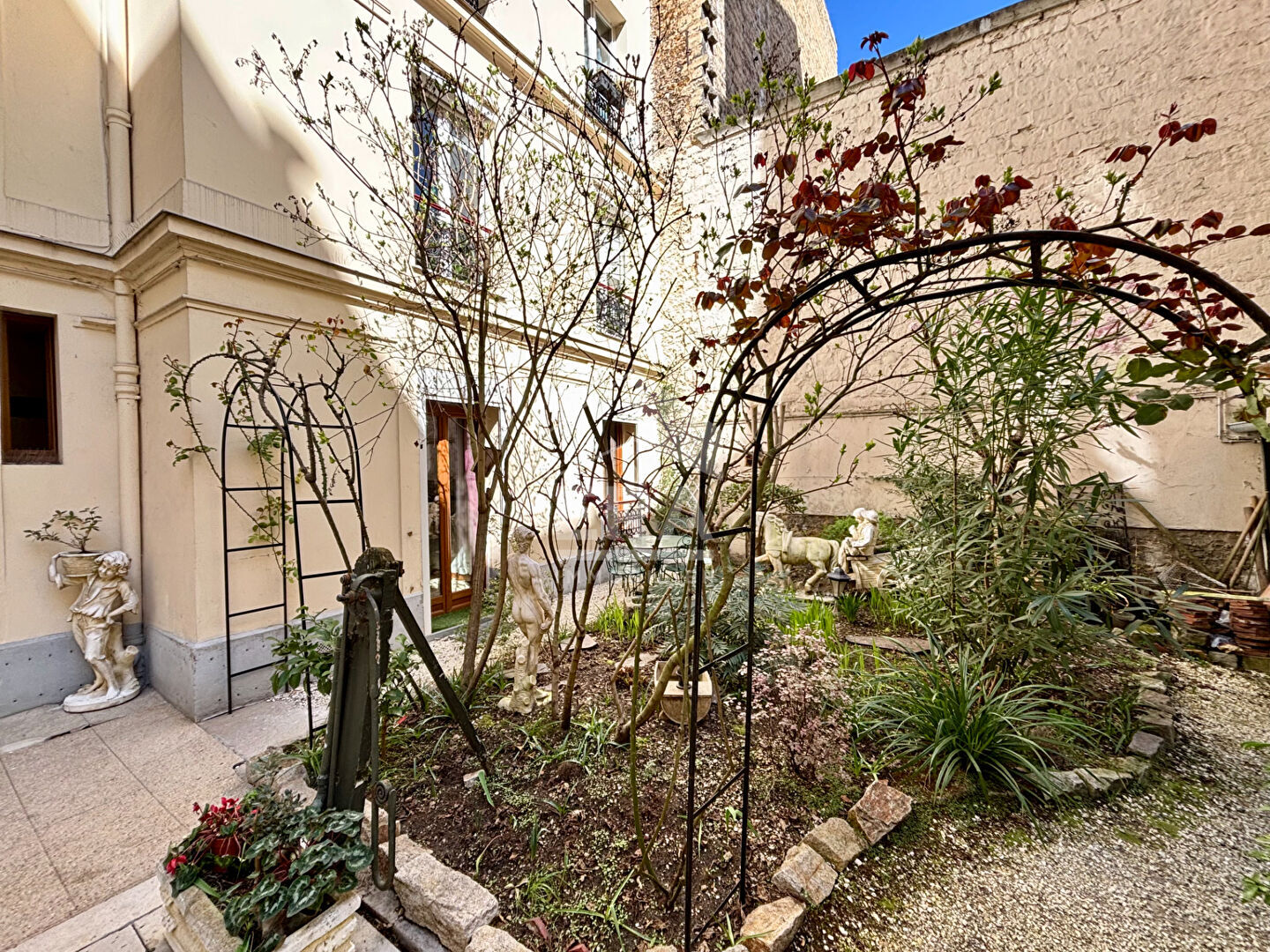 Photo Appartement Levallois Perret 2 pièce(s) 35.3 m2 image 2/6