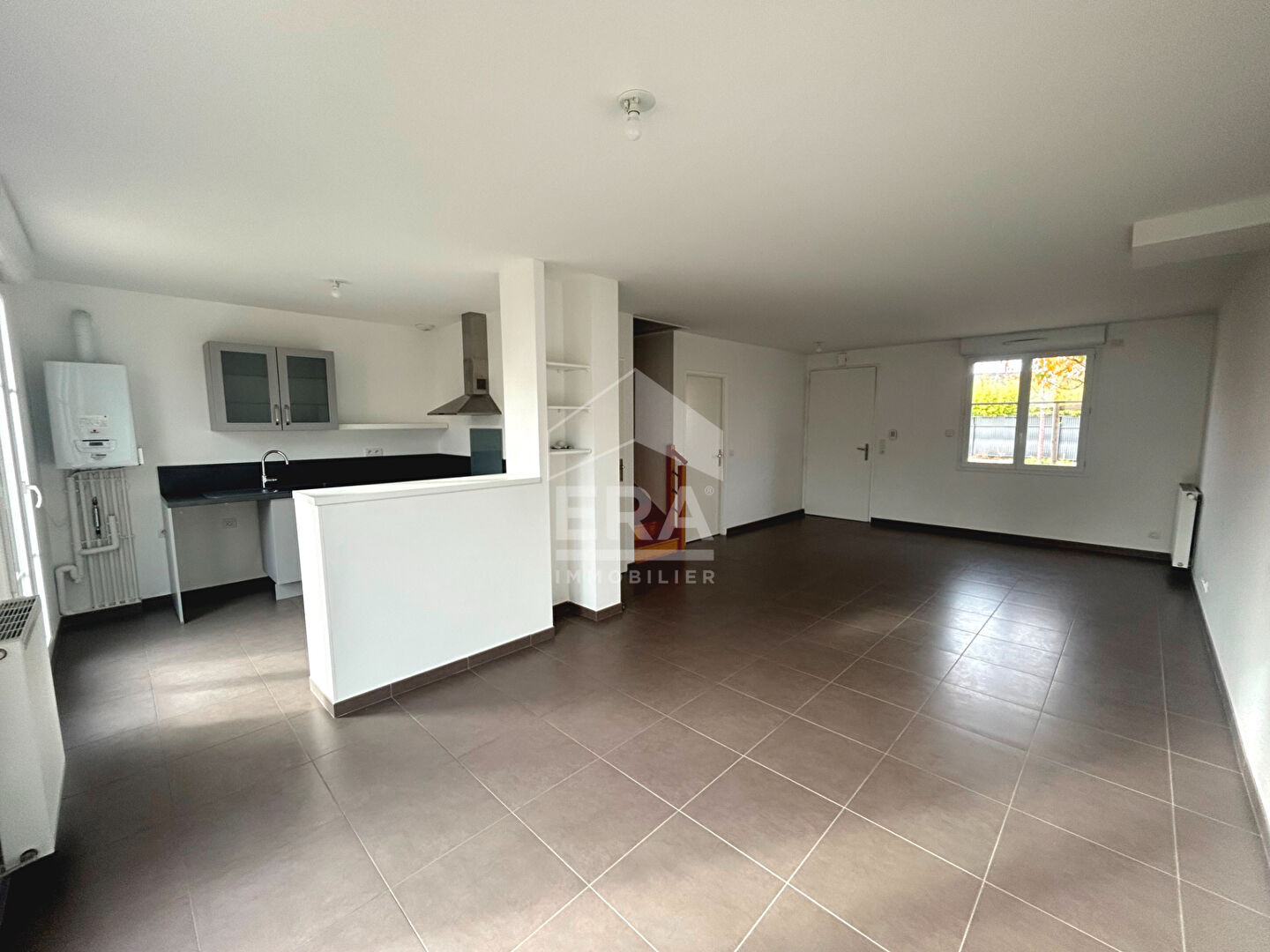 Photo MAISON INDIVIDUELLE DE 5 PIECES A LOUER A VILLEPREUX image 3/6