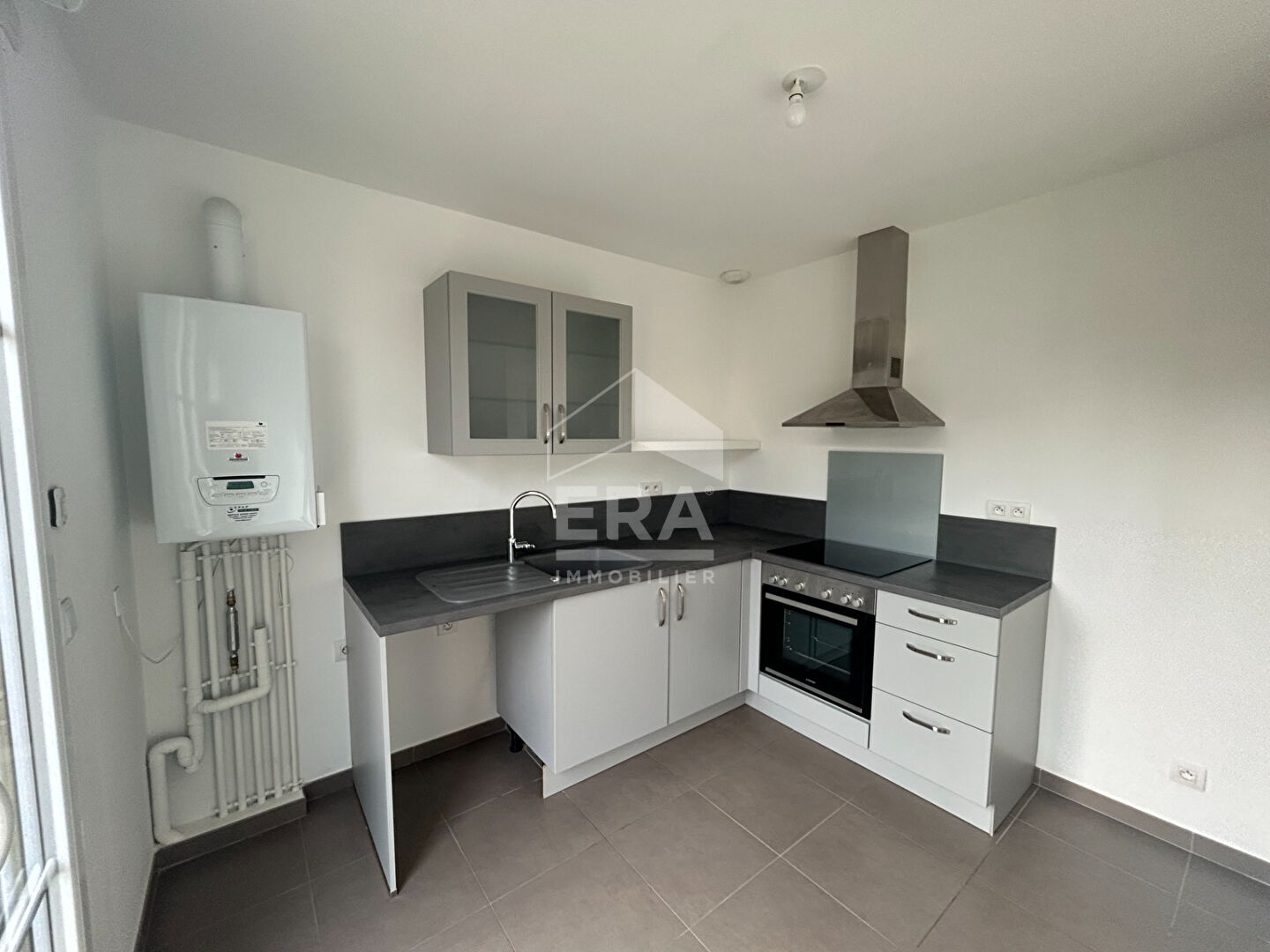 Photo MAISON INDIVIDUELLE DE 5 PIECES A LOUER A VILLEPREUX image 4/6