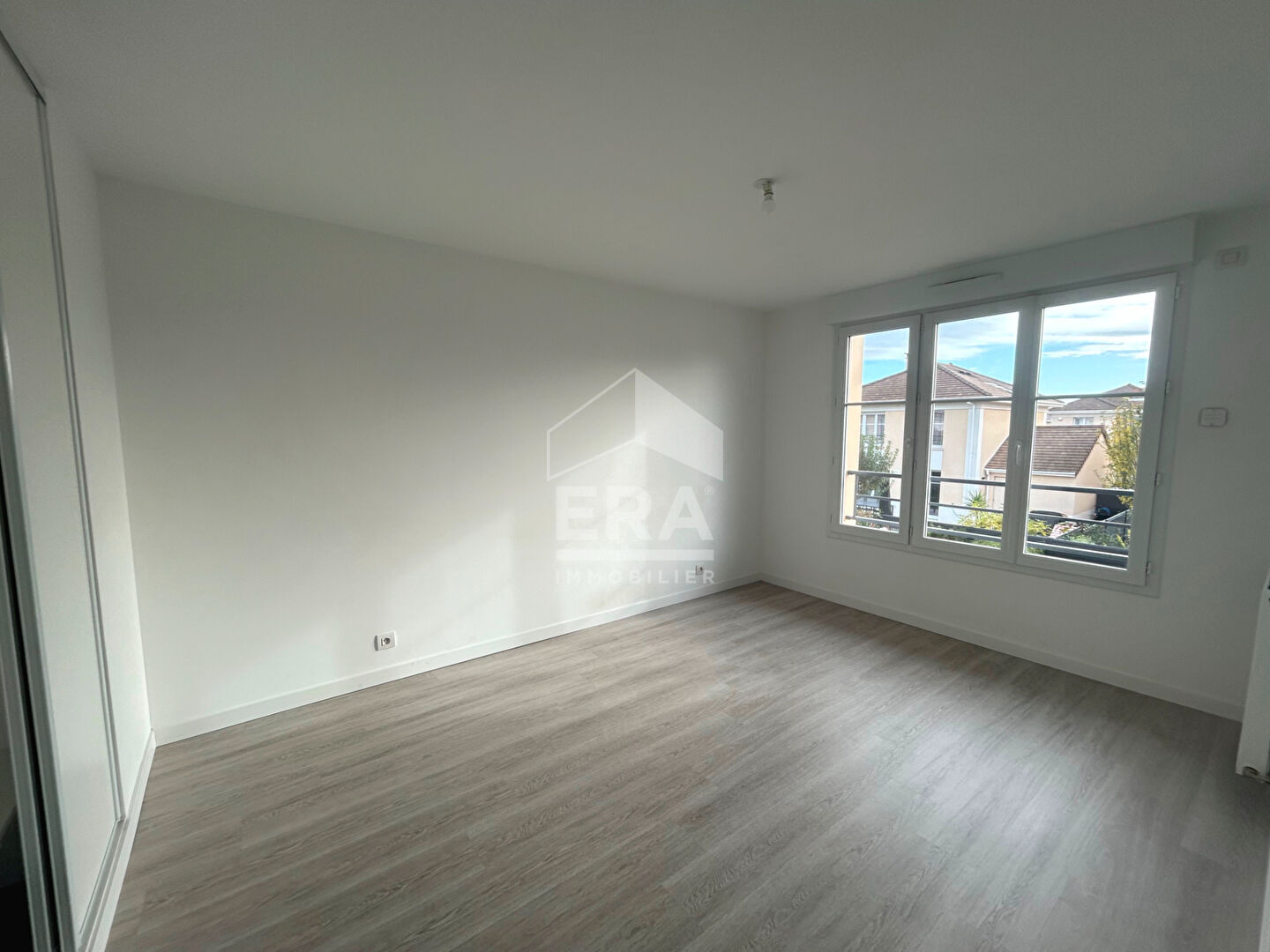 Photo MAISON INDIVIDUELLE DE 5 PIECES A LOUER A VILLEPREUX image 6/6