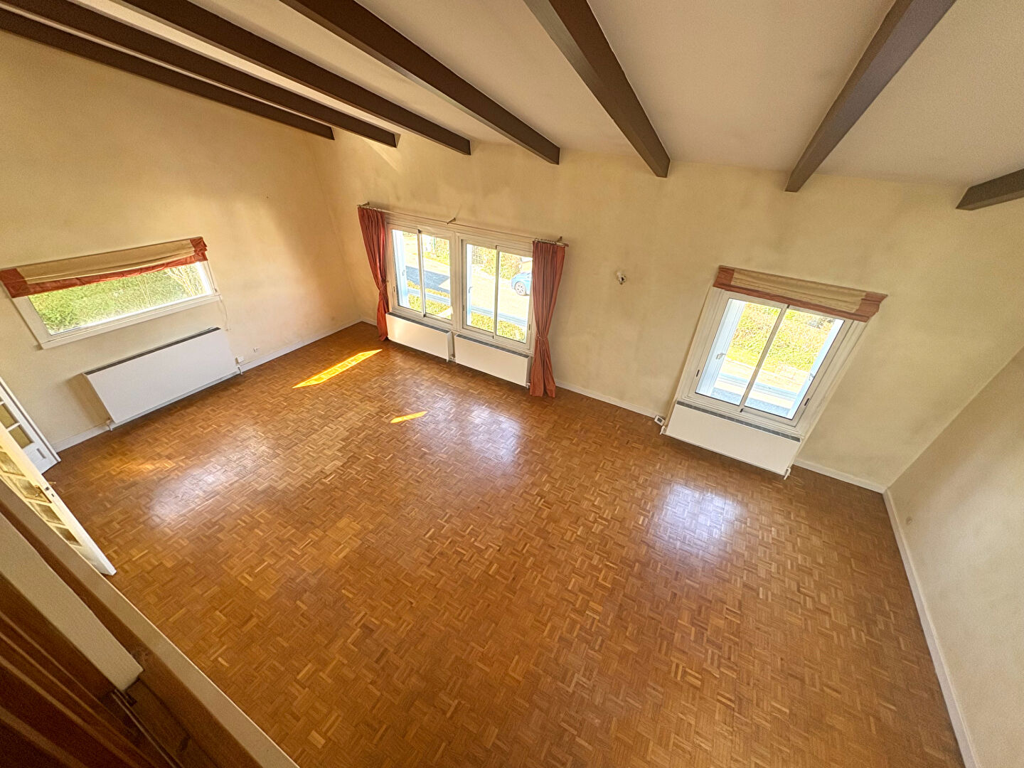 Photo MAISON INDIVIDUELLE DE 6 PIECES A VENDRE A PLAISIR - SOUS SOL TOTAL image 3/6