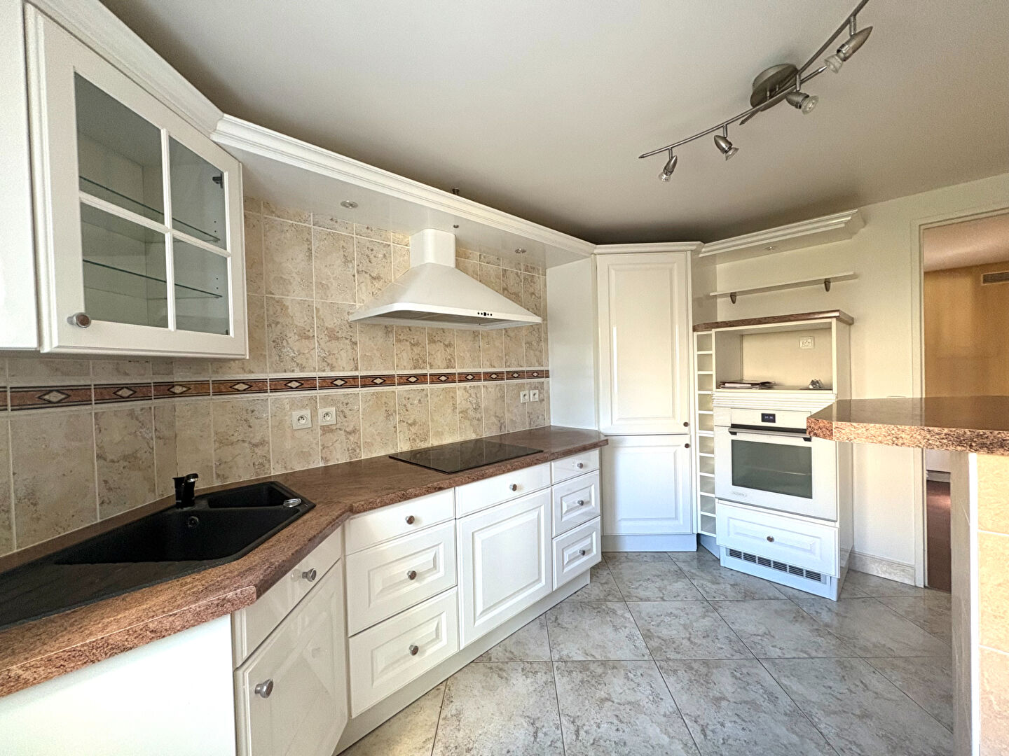 Photo MAISON INDIVIDUELLE DE 6 PIECES A VENDRE A PLAISIR - SOUS SOL TOTAL image 4/6