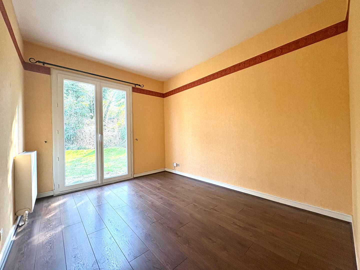 Photo MAISON INDIVIDUELLE DE 6 PIECES A VENDRE A PLAISIR - SOUS SOL TOTAL image 5/6