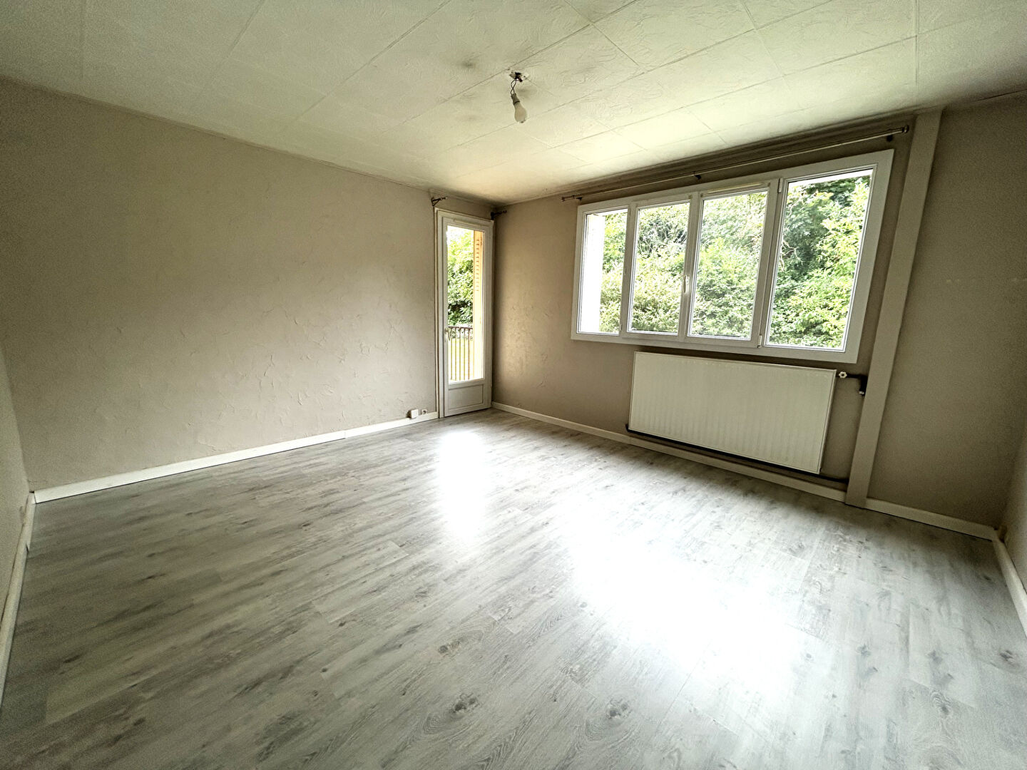 APPARTEMENT DE 3 PIECES A VENDRE A PLAISIR