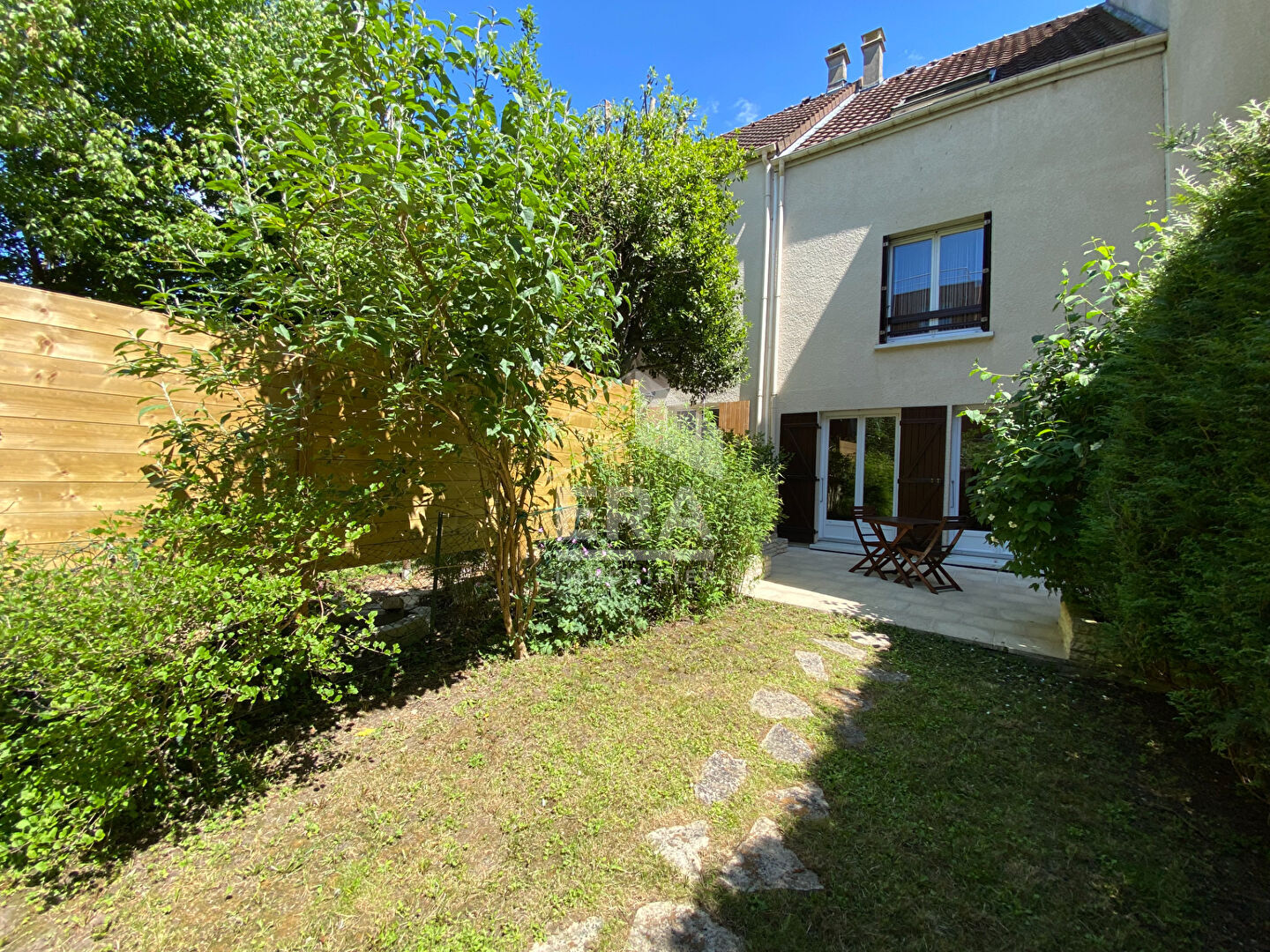 MAISON DE 5 PIECES A VENDRE A PLAISIR - QUARTIER DE L'AQUEDUC