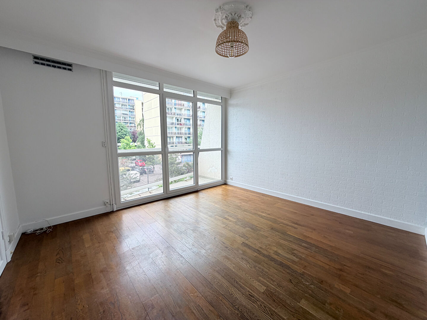STUDIO A VENDRE A PLAISIR - GARE GRIGNON