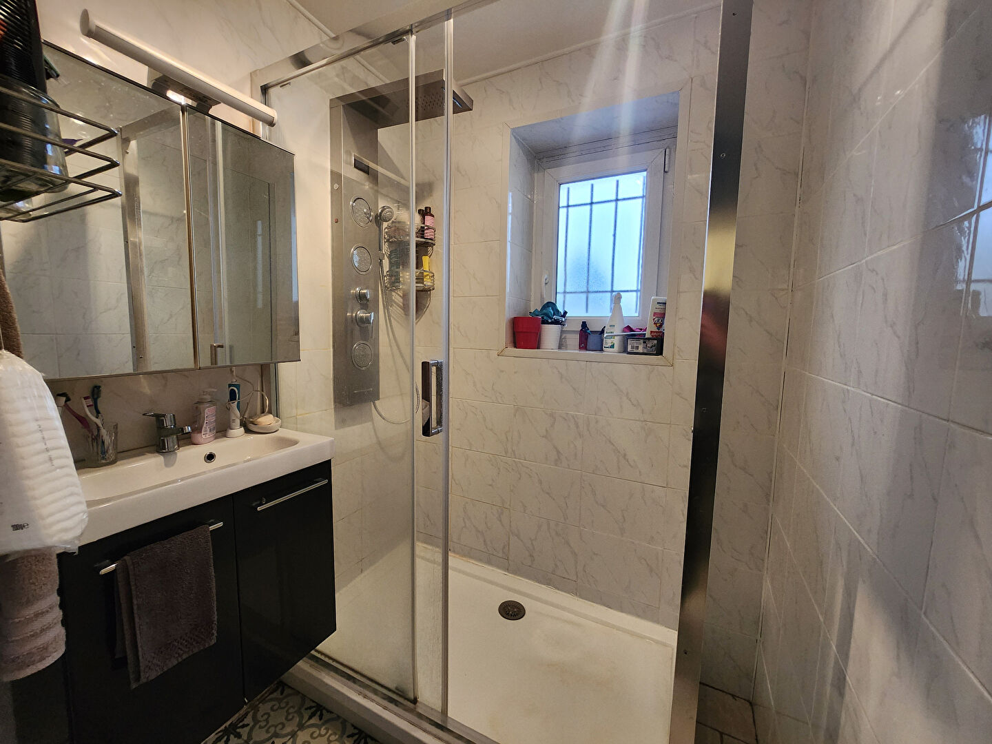 Photo EXCLUSIVITÉ AVIGNON - APPARTEMENT A VENDRE DE 69 M² ET BALCONS DE 6 M² - T3/4 de 2/3 CHAMBRES -  parking privé image 6/6