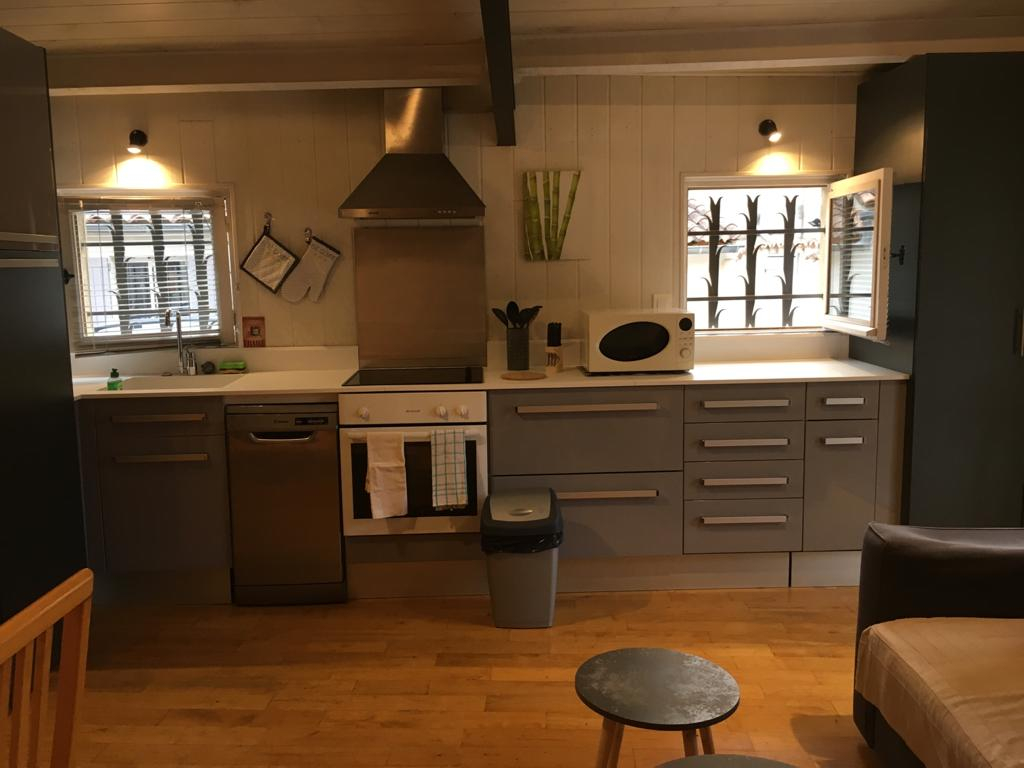 Photo CARPENTRAS - A 18 MINUTES D'AVIGNON  - STUDIO A LOUER A 520 - QUARTIER RESIDENTIEL image 4/6