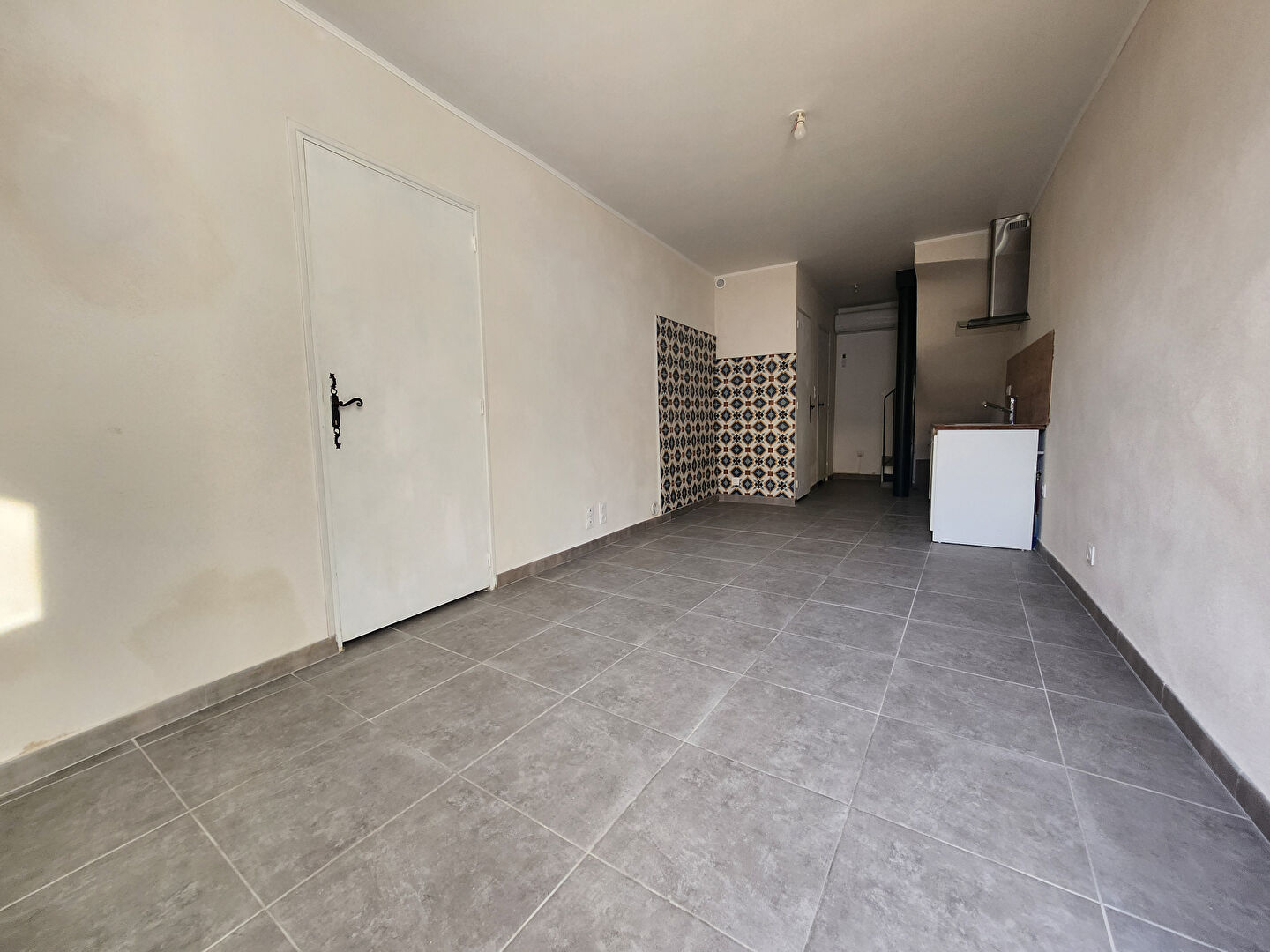 Photo SAINT SATURNIN LES AVIGNON - APPARTEMENT DE 36 M² AVEC TERRASSE (au 1er étage) EN DUPLEX A LOUER image 6/6