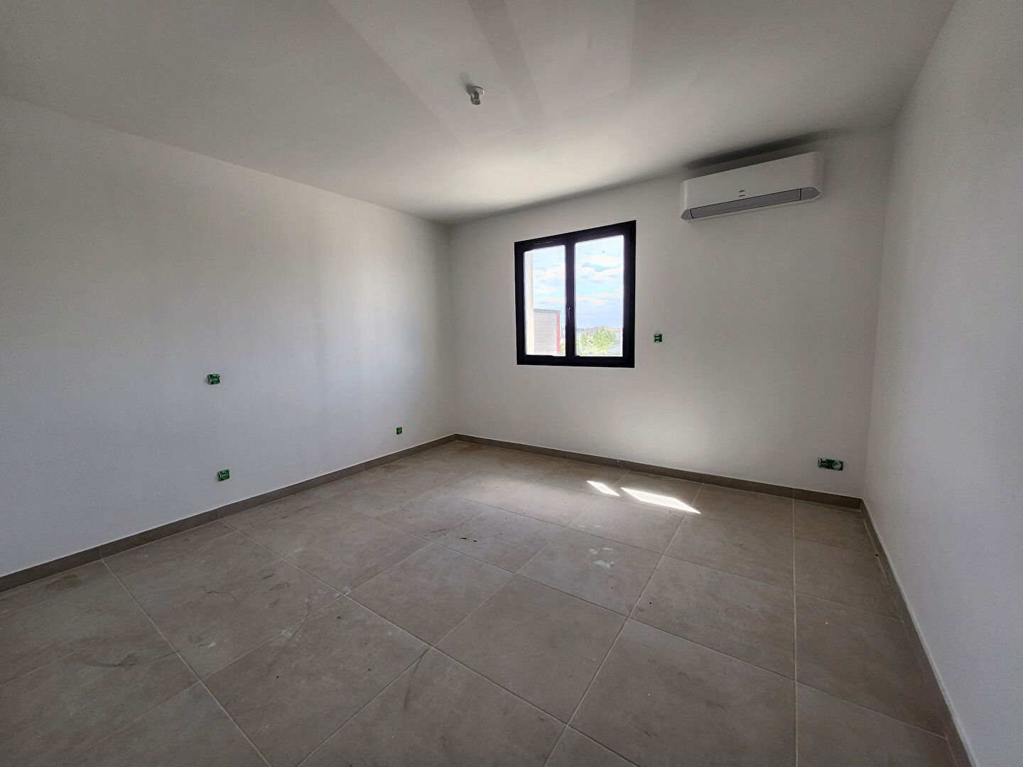 Photo EXCLUSIVITE A MORIERES VEDENE - GRAND AVIGNON - MAISON A VENDRE DE 94 M² DE SURFACE HABITABLE AVEC TERRAIN DE 95 M² image 4/6