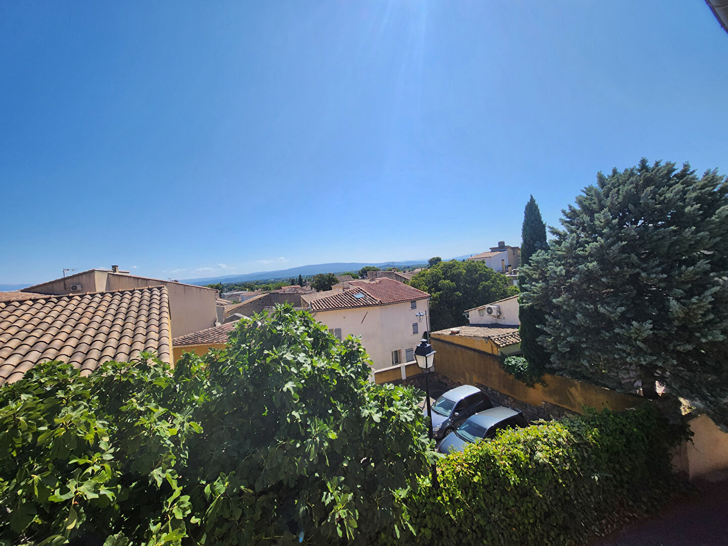 SAINT SATURNIN LES AVIGNON - MAISON A VENDRE DE 83 M² DE SURFACE HABITABLE AVEC TERRASSE ET VUE - GARAGE DE 48 M²