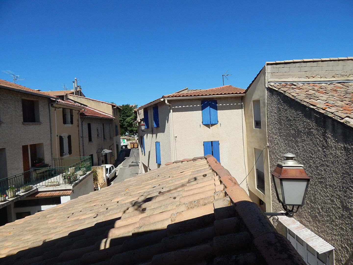 SAINT SATURNIN LES AVIGNON - IMMEUBLE A VENDRE 3 APPARTEMENTS LOUES 1255/MOIS