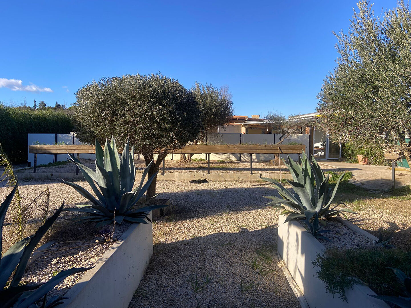 ROQUEMAURE - ORANGE - SAUVETERRE - AVIGNON - MAISON DOUBLE HABITATION 8 PIECES 4 CHAMBRES  SUR UN TERRAIN DE 3600 M²