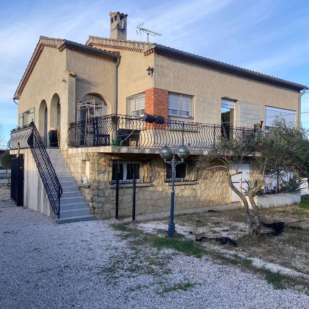 Photo ROQUEMAURE - ORANGE - SAUVETERRE - AVIGNON - MAISON DOUBLE HABITATION 8 PIECES 4 CHAMBRES  SUR UN TERRAIN DE 3600 M² image 2/6