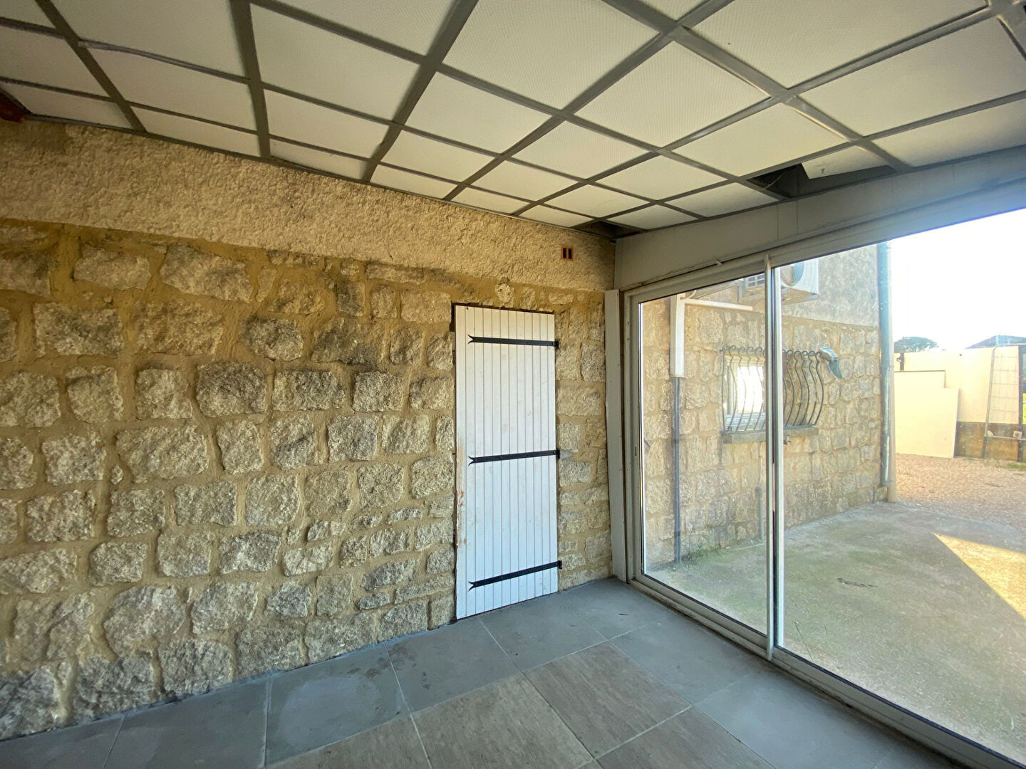 Photo ROQUEMAURE - ORANGE - SAUVETERRE - AVIGNON - MAISON DOUBLE HABITATION 8 PIECES 4 CHAMBRES  SUR UN TERRAIN DE 3600 M² image 4/6