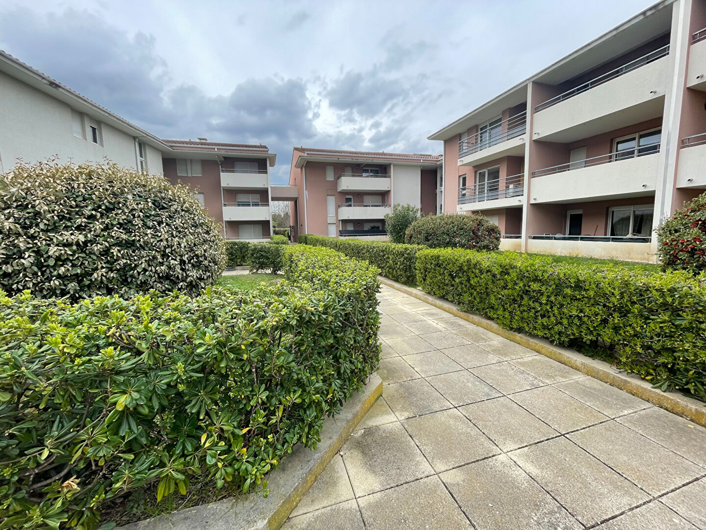 Photo BAISSE DE PRIX AVIGNON MONTFAVET PROCHE CENTRE VILLE - APPARTEMENT EN REZ DE JARDIN - TYPE2 A VENDRE AVEC PARKING image 2/6